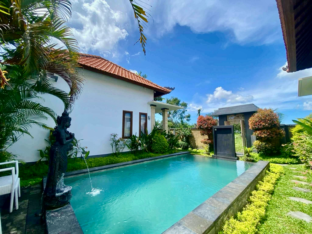 Stunning 2-Bedroom Villa with Rice Field Views