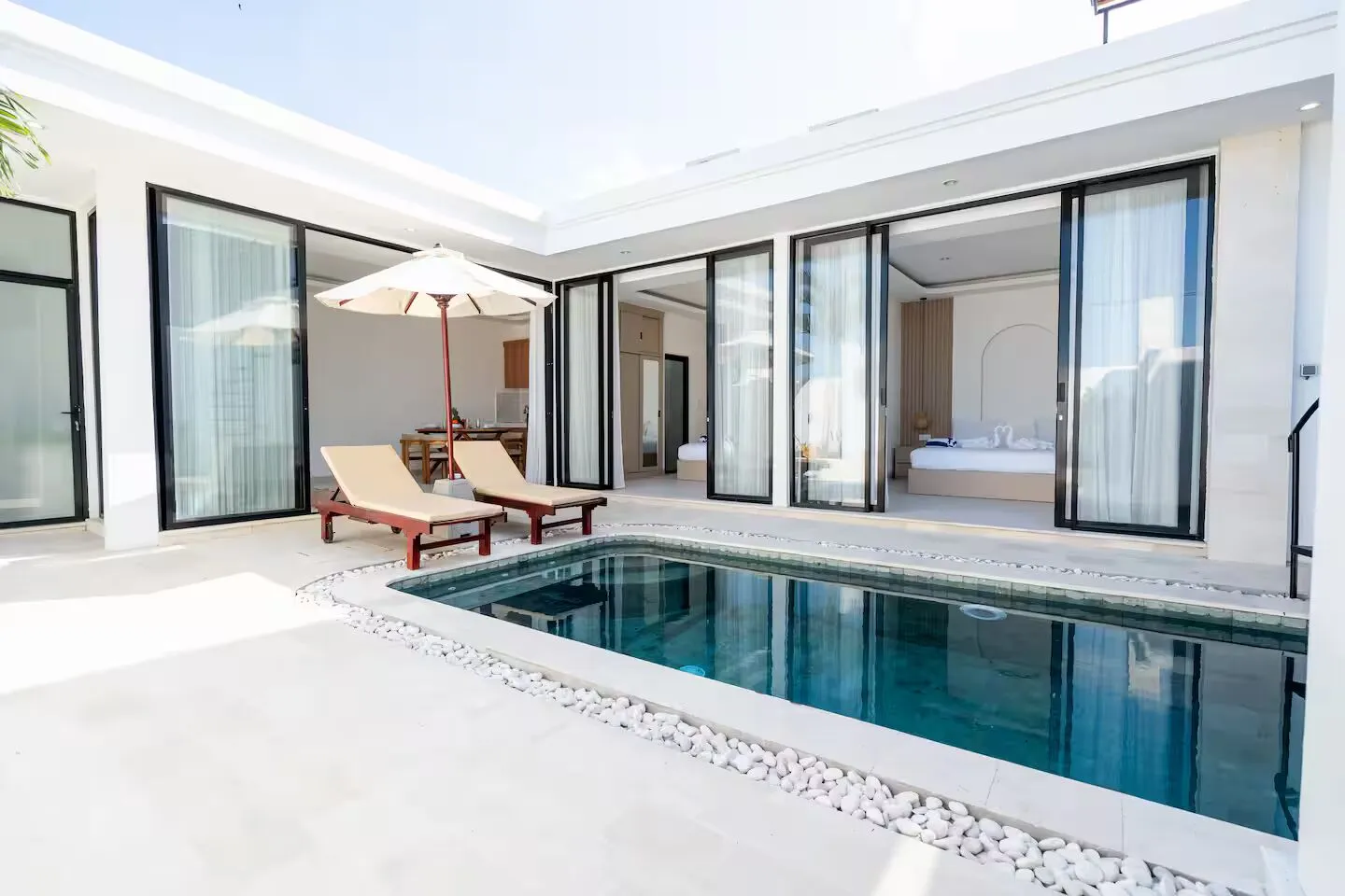2 BEDROOMS VILLA FOR MONTHLY RENT IN PERERENAN - PANTAI LIMA - YO200A