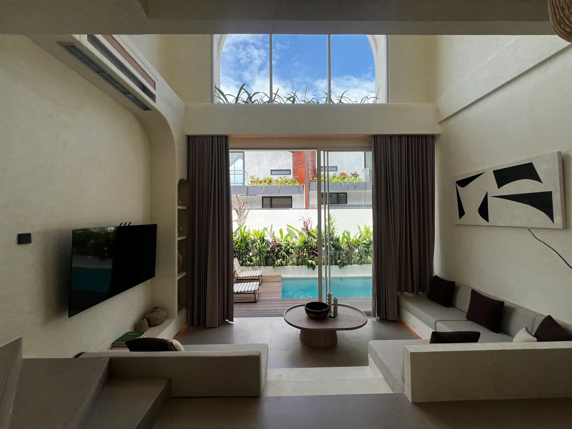 Villa Fresko - Upscale 2BR Villa with Private Pool Pererenan — image 3