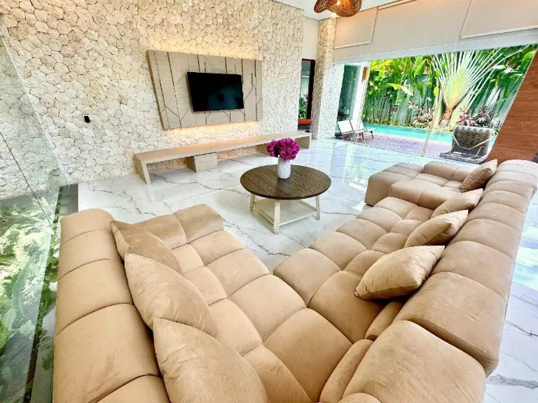 FJR 05- FOR RENT MODERN VILLA LOCATED AT CANGGU BERAWA — image 2