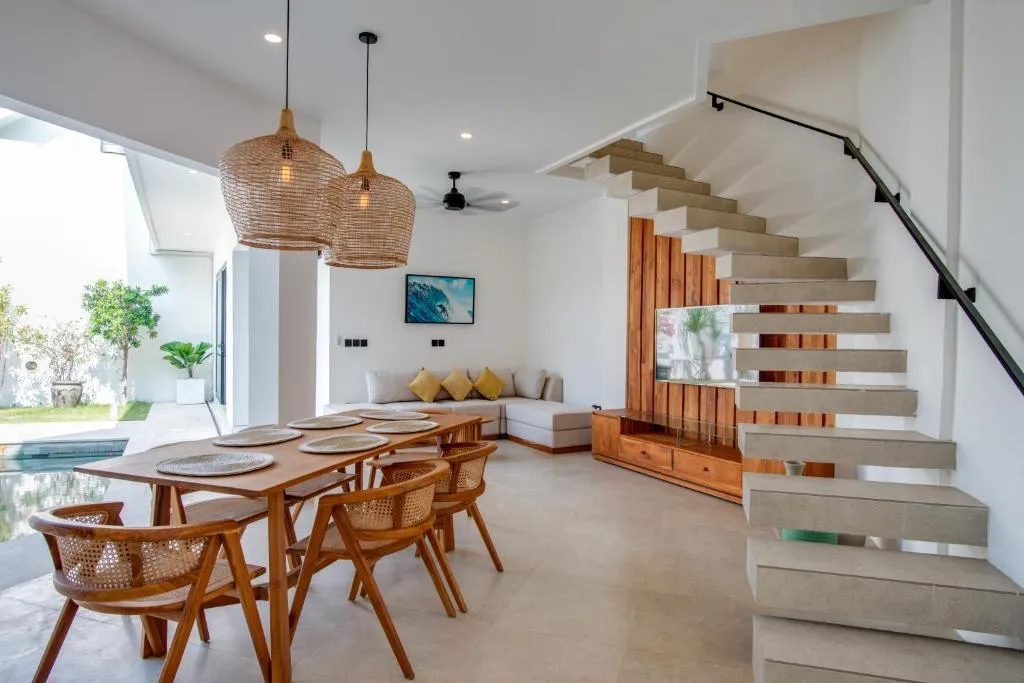 3 BR VILLA IN SESEH — image 2