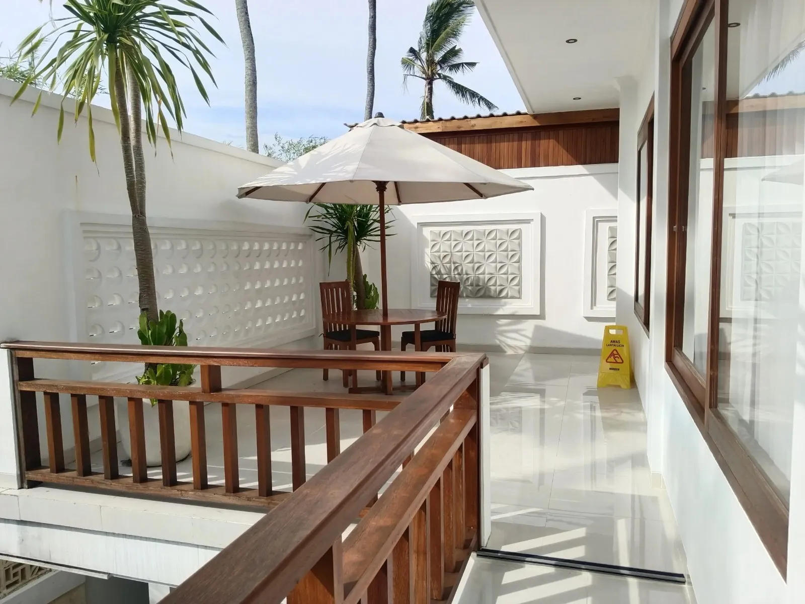 3 BR VILLA IN SESEH WITH OCEAN VIEW ROOFTOP — image 3