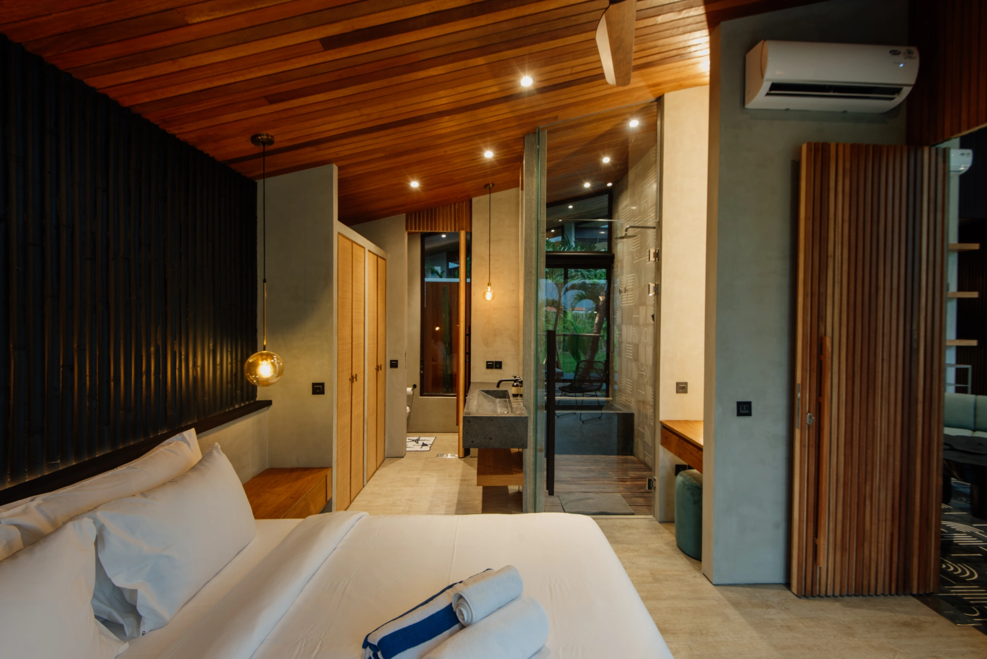 Villa For Rent 4 Bed In Pererenan Badung Bali — image 3