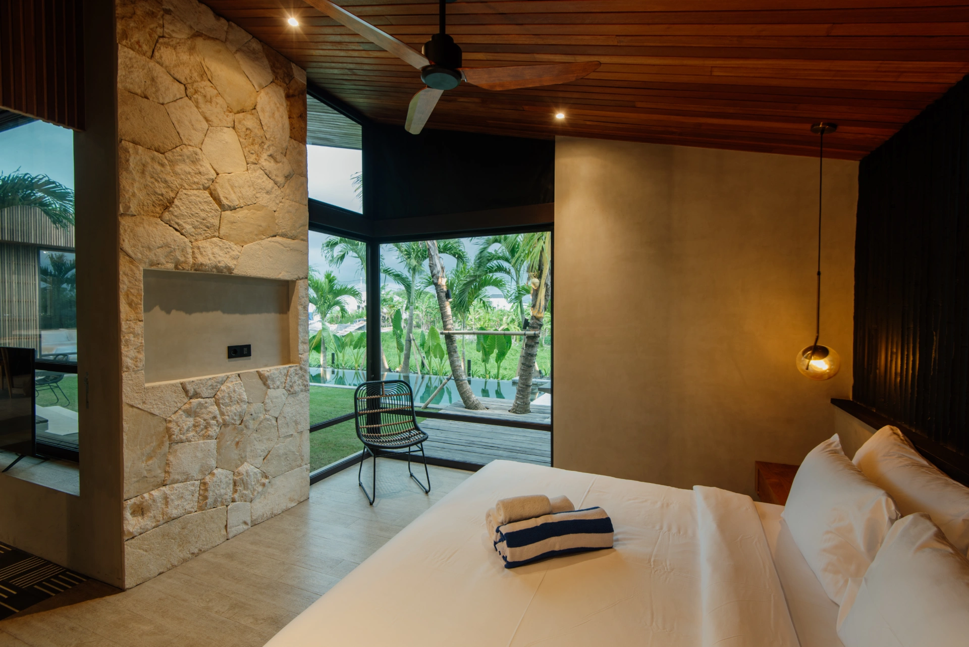 Villa For Rent 4 Bed In Pererenan Badung Bali — image 4