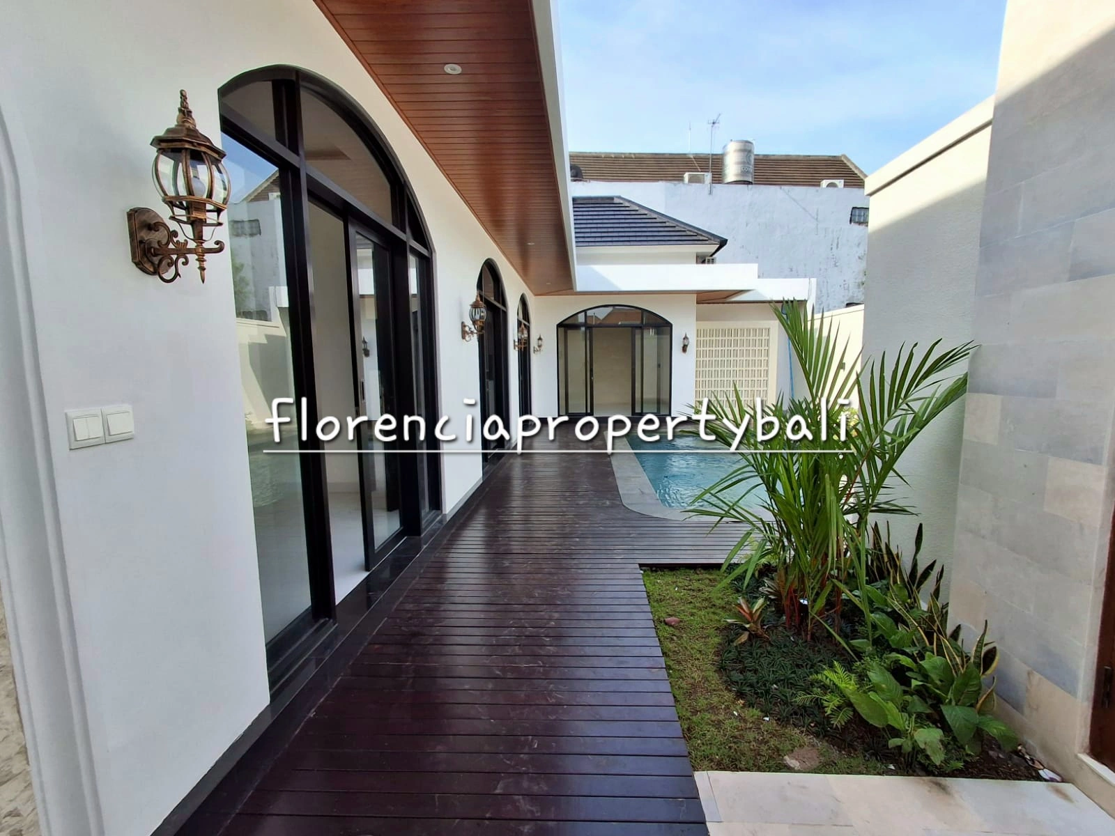 (FW007KE-Y) Kerobokan Villa – Your Lovely Tropical Home in Raya Semer — image 1