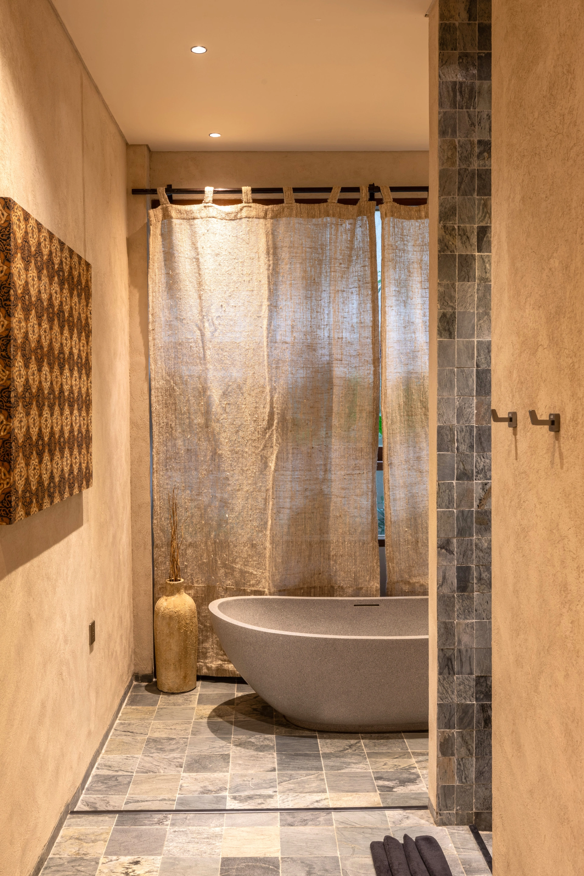 Villa Nordoy 2 - Designer Luxury 6BD Villa Pool & Gym Nyanyi Beach — image 2