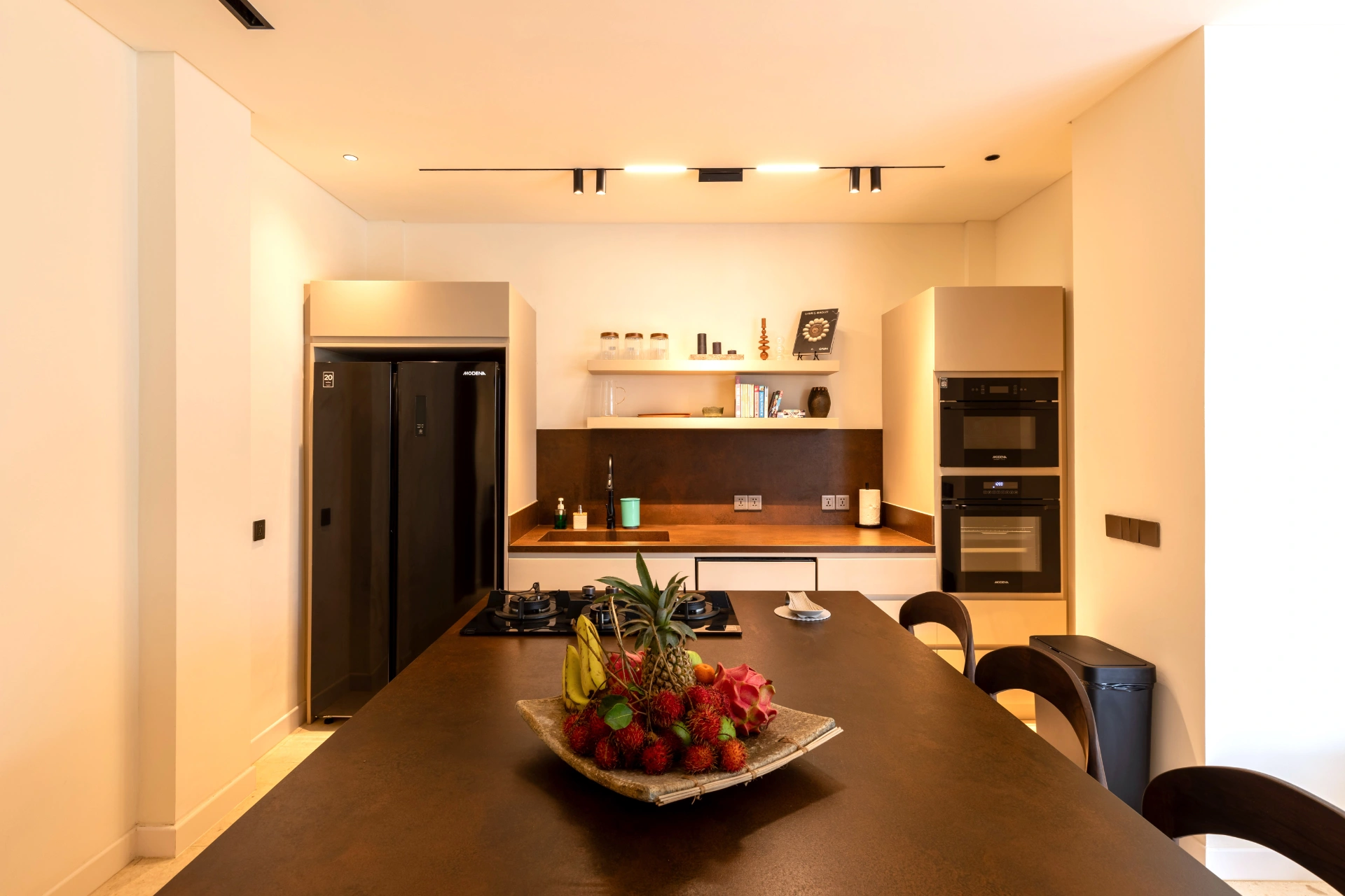 Villa Nordoy 2 - Designer Luxury 6BD Villa Pool & Gym Nyanyi Beach — image 4