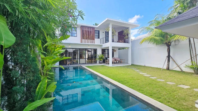 Luxury Villa For Rent 3 Bed In Berawa Canggu EK-3716