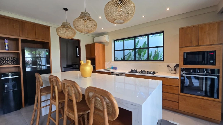 Luxury Villa For Rent 3 Bed In Berawa Canggu — image 4