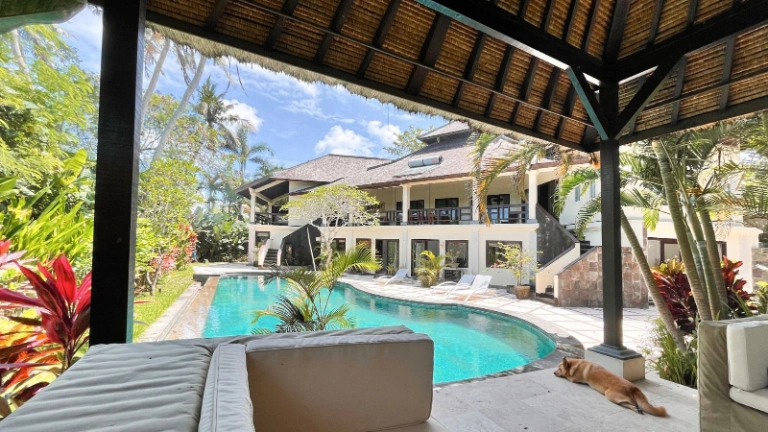 Villa Tumbak Bayuh–5 Bedroom Villa with Expansive Garden & Pool in Tumbak Bayuh