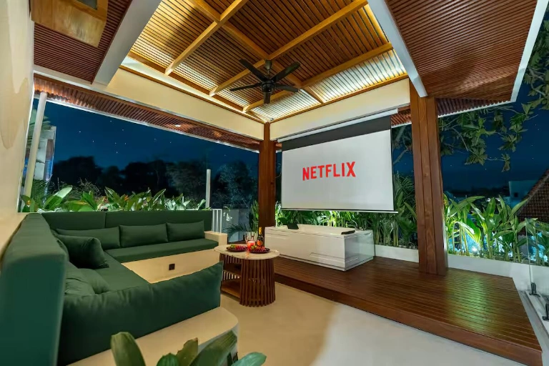 Cinema & Jacuzzi! Brand New 4BR Luxury Villa 600m from Seseh Beach — image 1