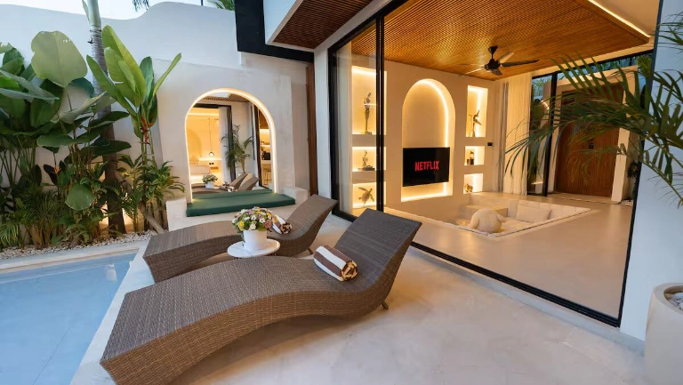 Cinema & Jacuzzi! Brand New 4BR Luxury Villa 600m from Seseh Beach — image 3