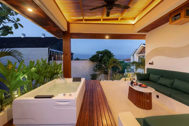 Cinema & Jacuzzi! Brand New 4BR Luxury Villa 600m from Seseh Beach