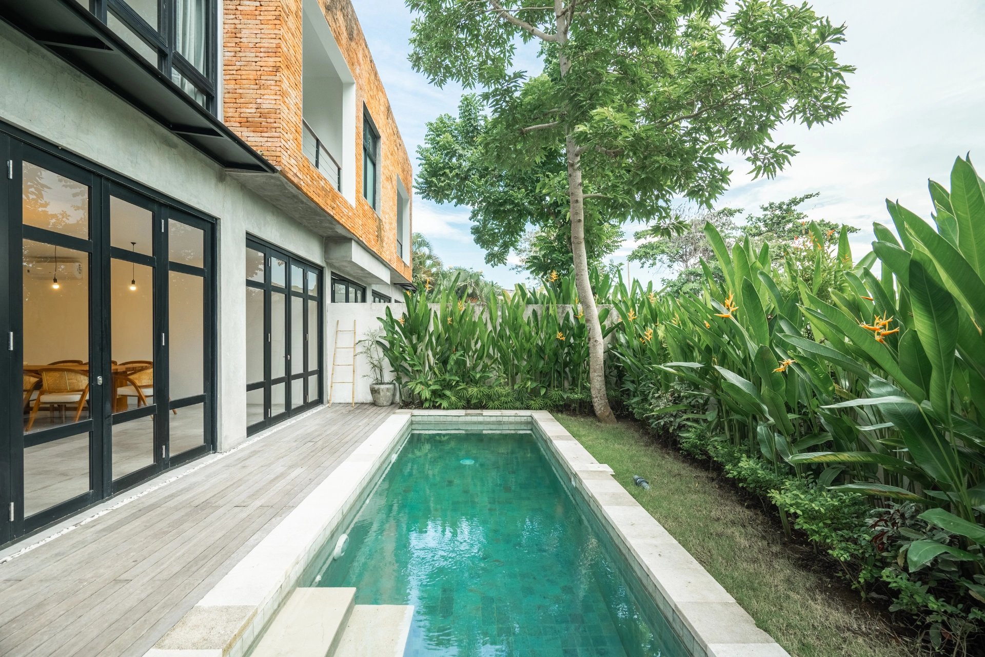 Spacious Modern Umalas Family Pool Villa Canggu — image 3
