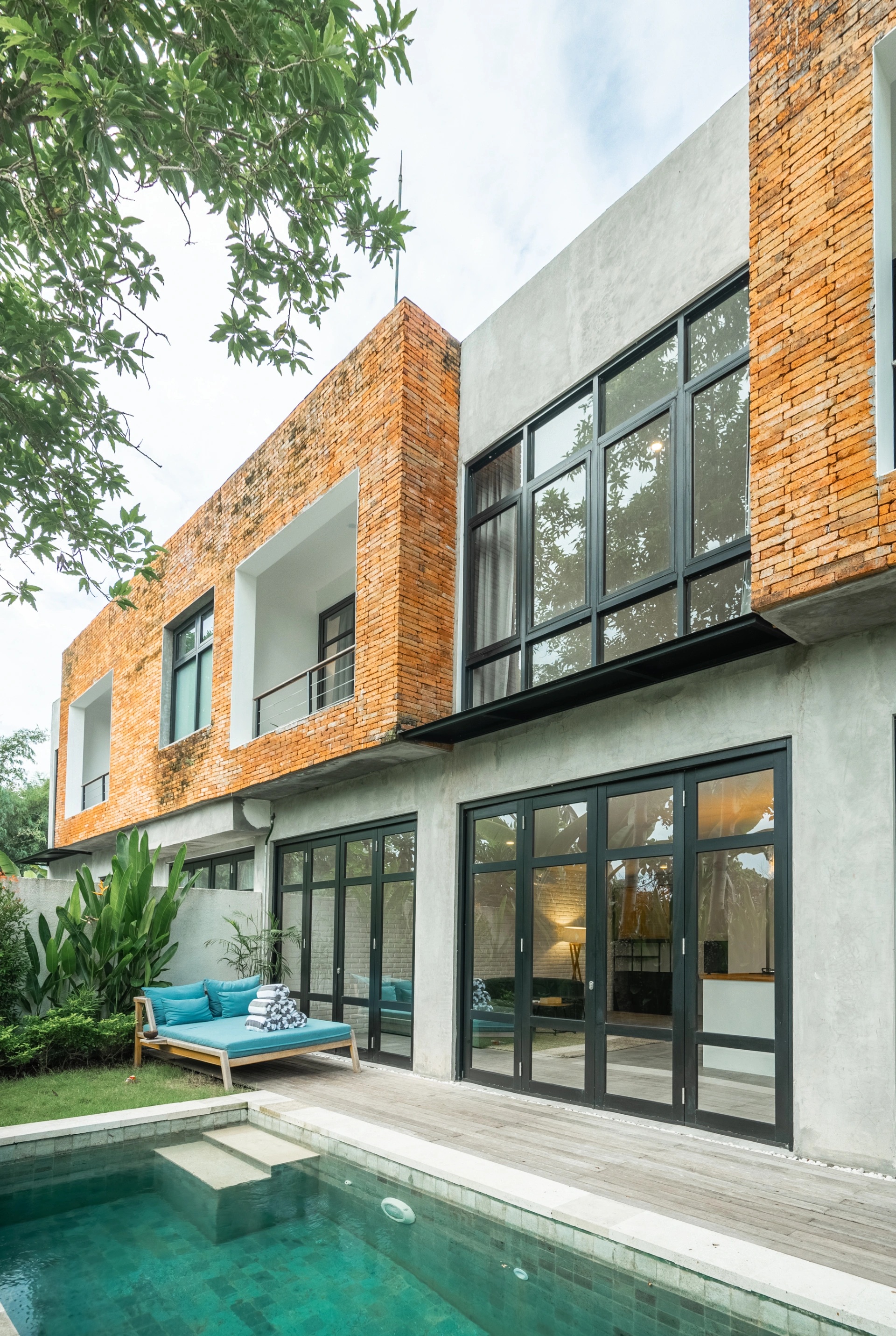 Spacious Modern Umalas Family Pool Villa Canggu — image 1