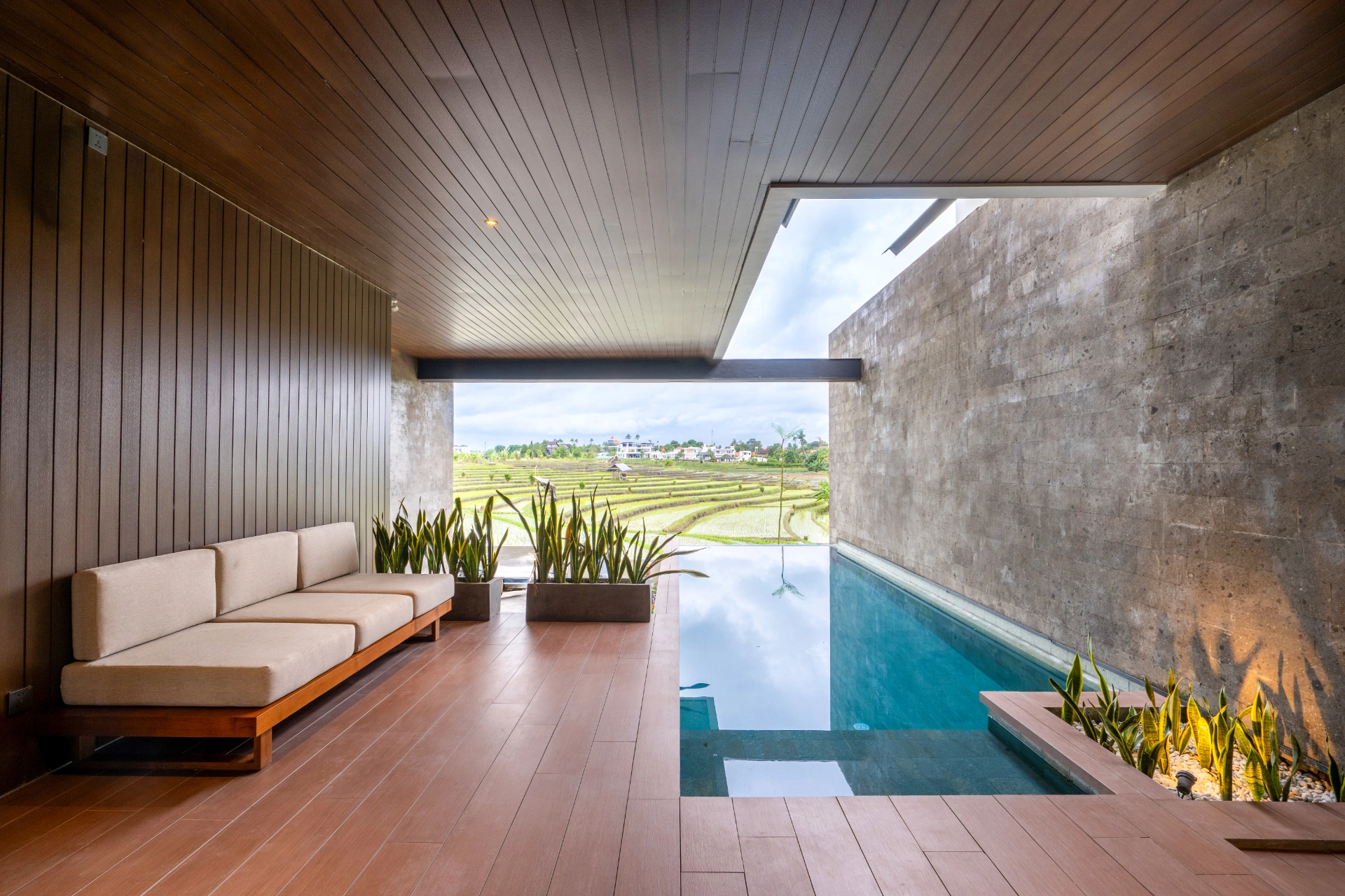 AURAYA - 3BR Canggu Lavish Stay – Pool & Serene Paddies