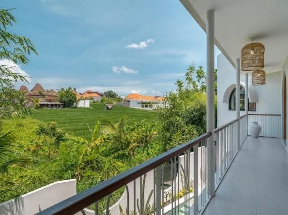 Villa For Rent 4 Bed In Berawa Tibubeneng Bali — image 3