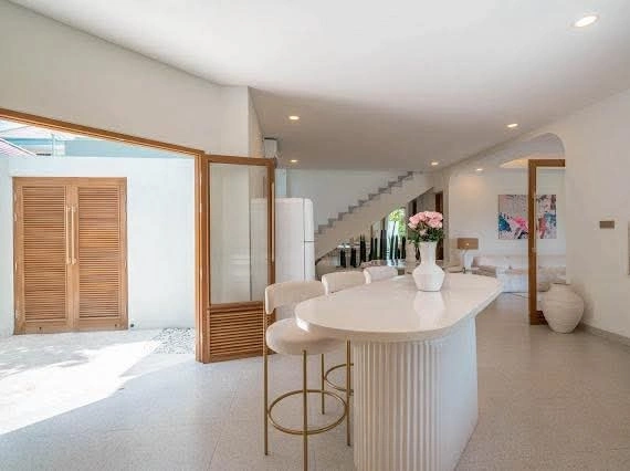 Villa For Rent 4 Bed In Berawa Tibubeneng Bali — image 1