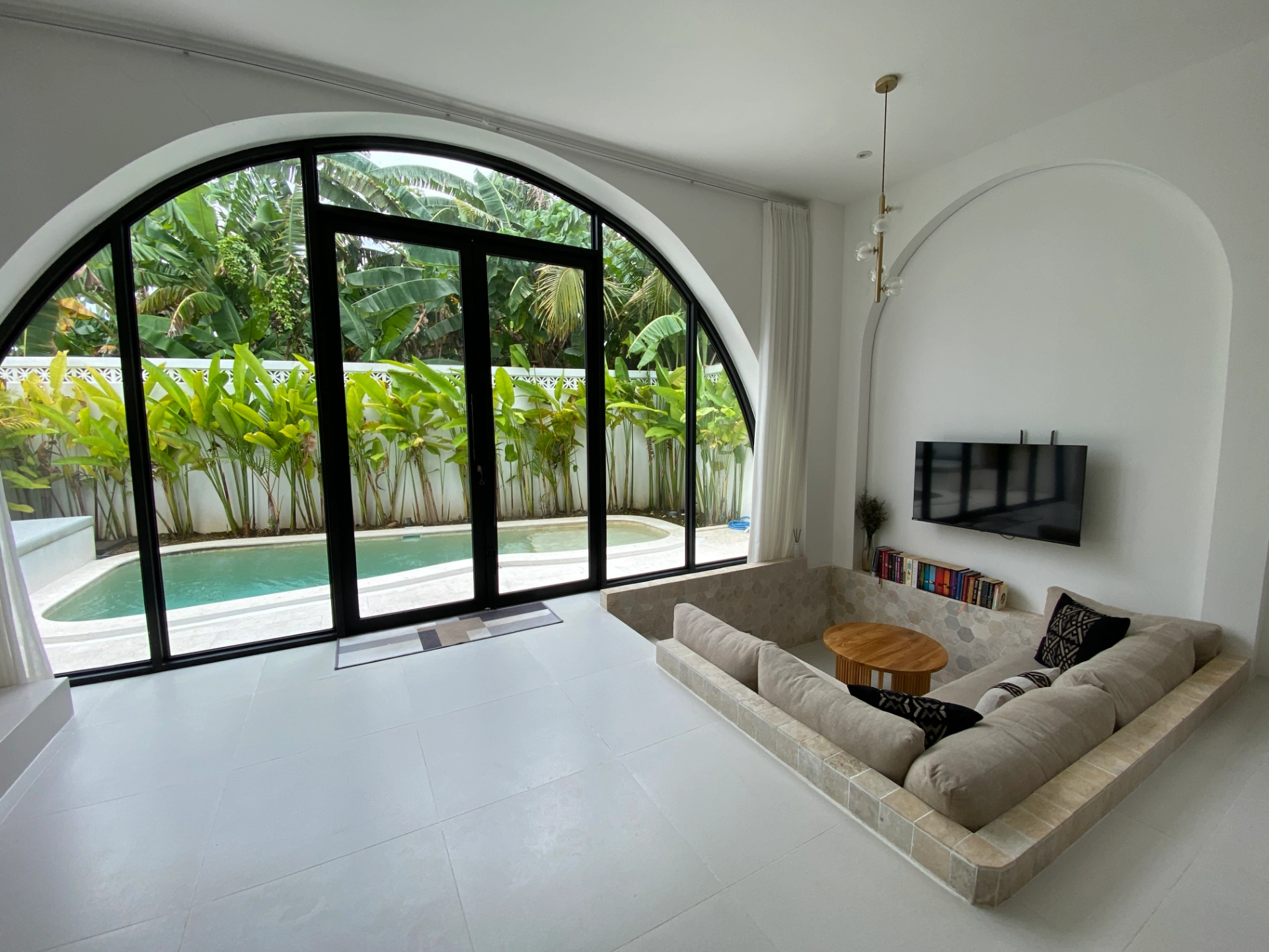 Luxury 1BR - Seseh - No Mold No Constructions No Noisy roads — image 3