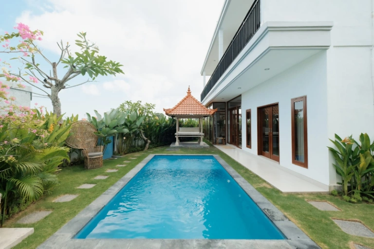 3BR Villa with Garden Annual Rental Unfurnished at Tumbak Bayuh