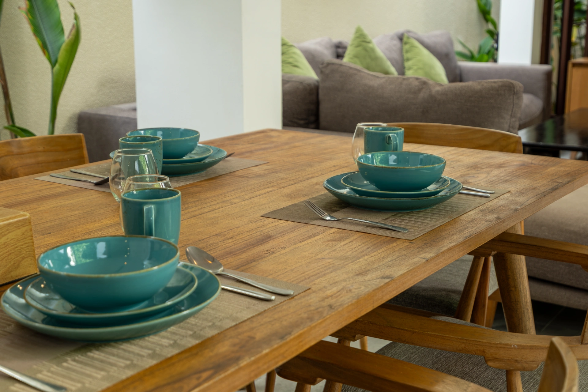 GREEN MOON 2 - Luxe 4BR Canggu | Pool & Balcony Near Beach — image 2