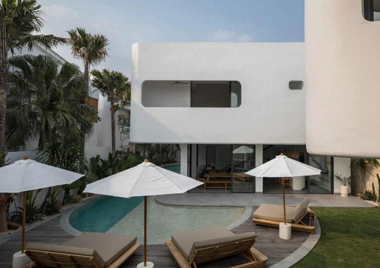 Villa For Rent 5 Bed In BerawaTibubeneng Bali — image 1