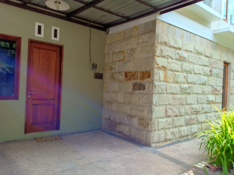 Cozy 4-Bedroom Villa House in Strategic Kerobokan Location — image 2
