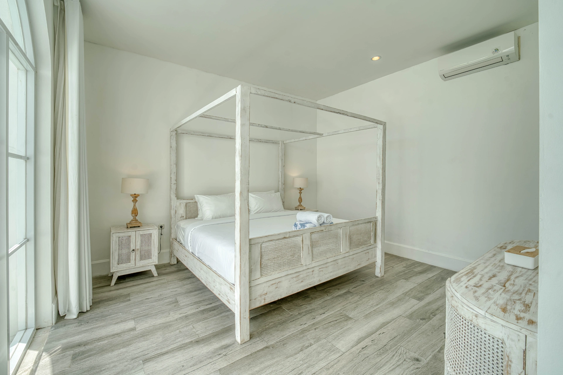 Colonial-Style 3BR - Walking Distance to the Beach — image 4