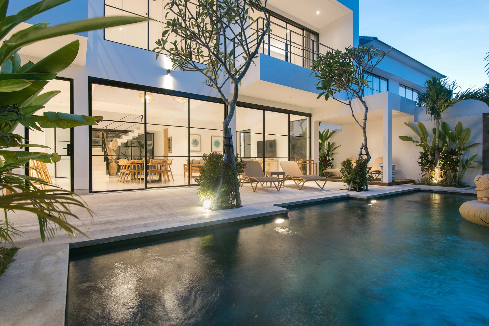 4 Bedroom Villa in Bumbak IDR 75 Million / Month +62 821 2222 0001