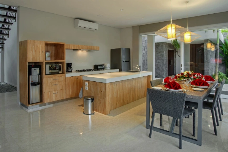 4 BEDROOM VILLA IN BERAWA IDR 50 MILL/MONTH +62 — image 3