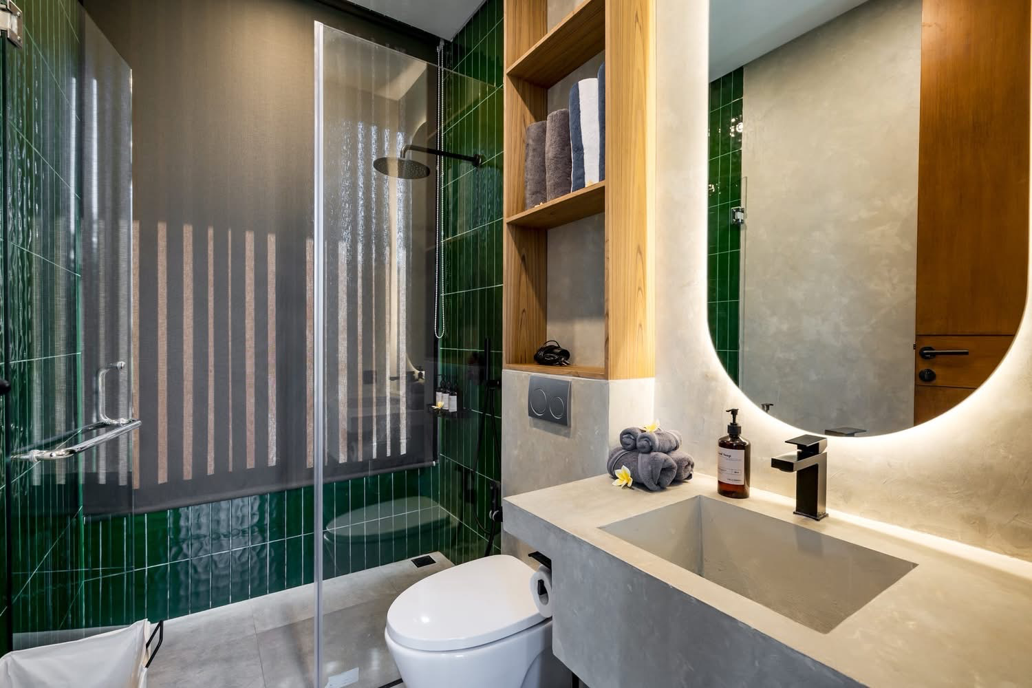 Available 3 bedroom in tanah lot — image 2