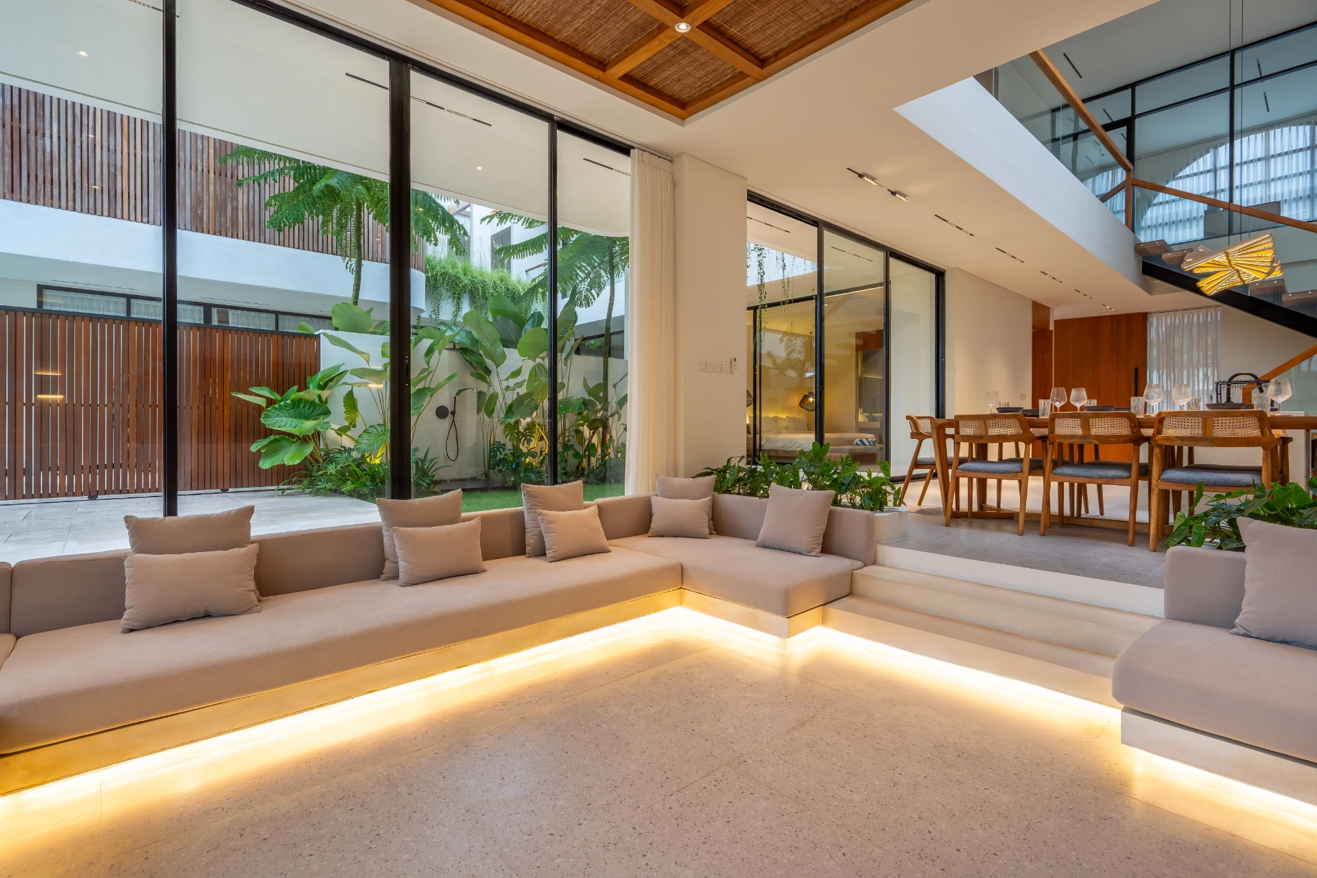 SONA 1 - 3BR Designer Paddy View Villa near Berawa Beach — image 2