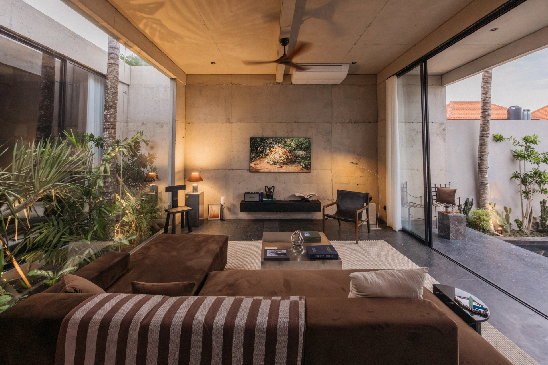 Villa Mor - Minutes to Seseh Beach Luxury 2BR Tropical Villa — image 1