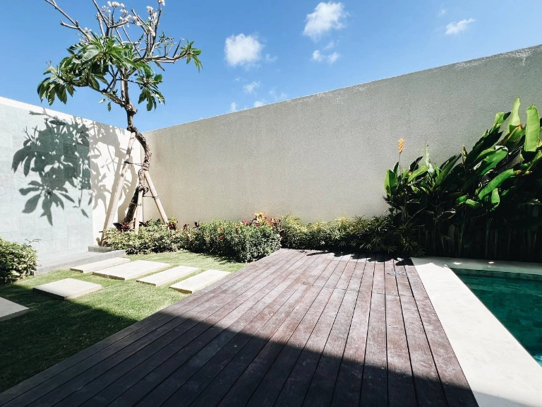 Tamara - 2BR Berawa Villa | Pool & Bathtub Near Cafés — image 2