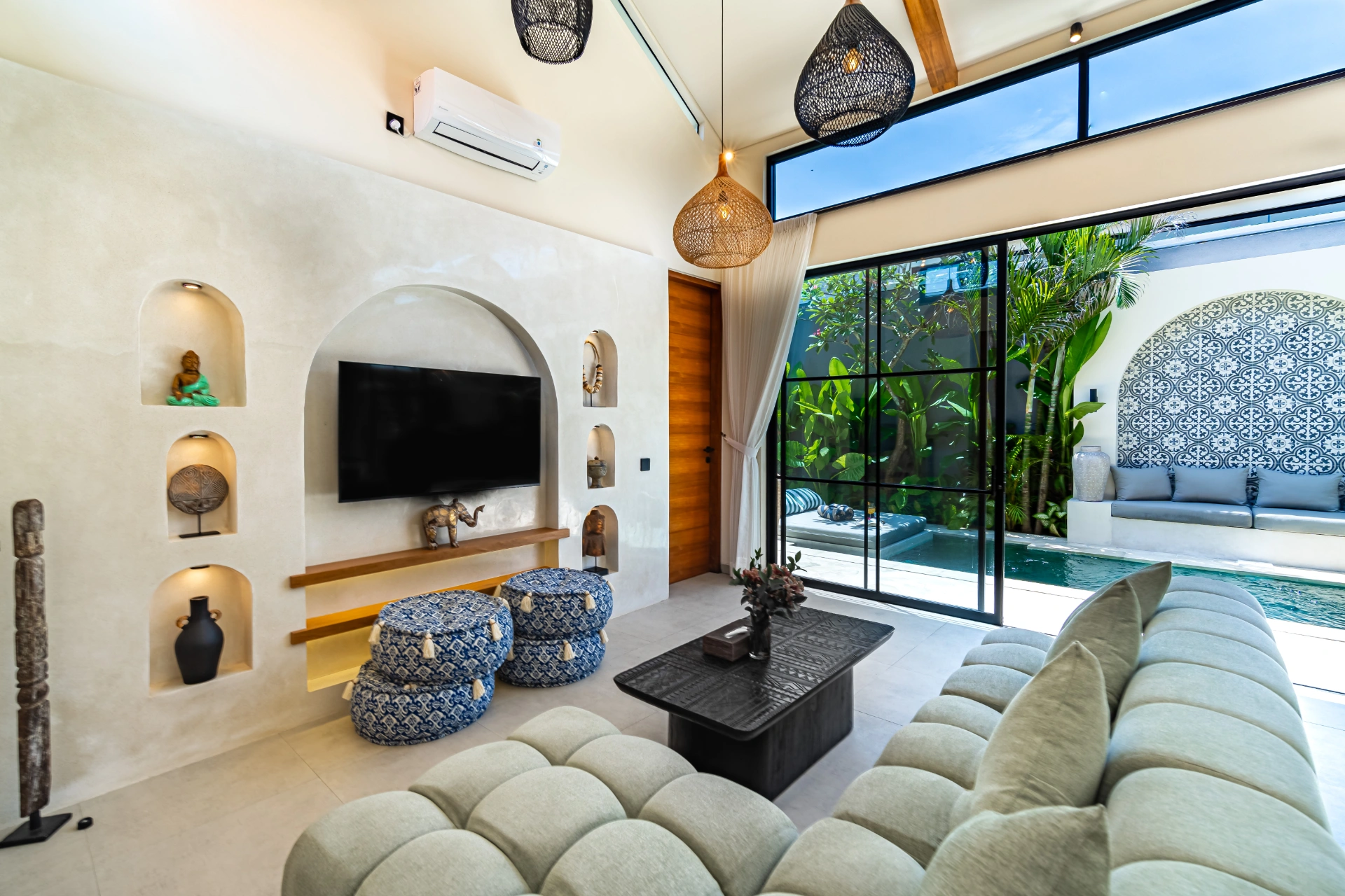 Villa Rasa Rasa - Cozy 2BR Villa Rooftop & Paddy View Seseh Beach — image 2