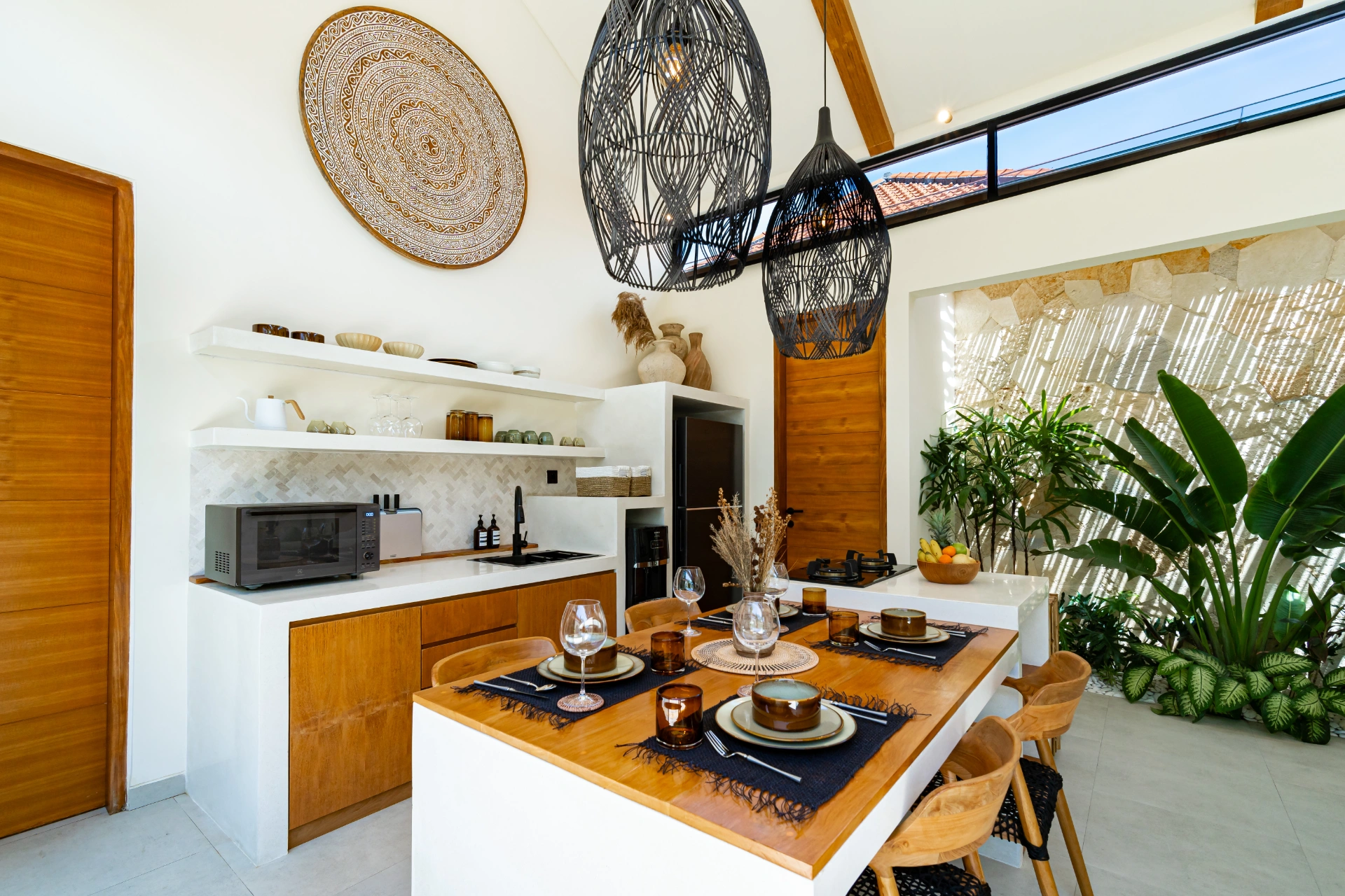 Villa Rasa Rasa - Cozy 2BR Villa Rooftop & Paddy View Seseh Beach — image 4
