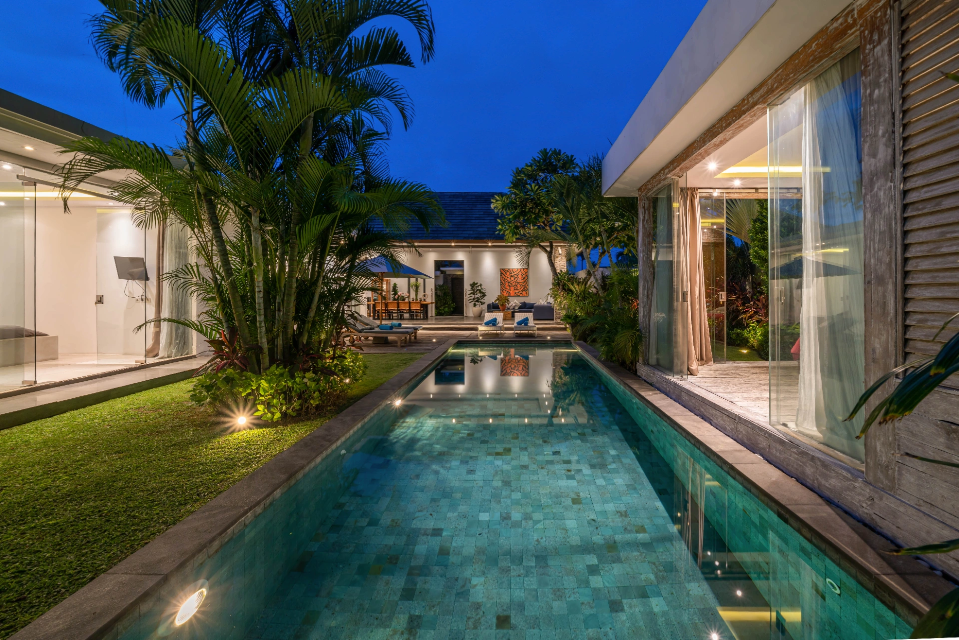 Villa Cempaka Ungu - Tranquil & Chic 4BR Villa in Central Seminyak