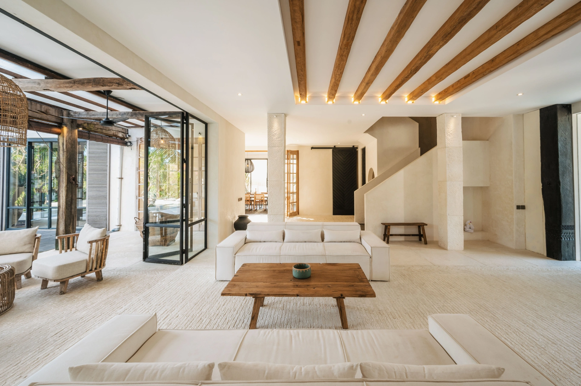 6BR Luxury Villa Near Seseh Beach — image 3