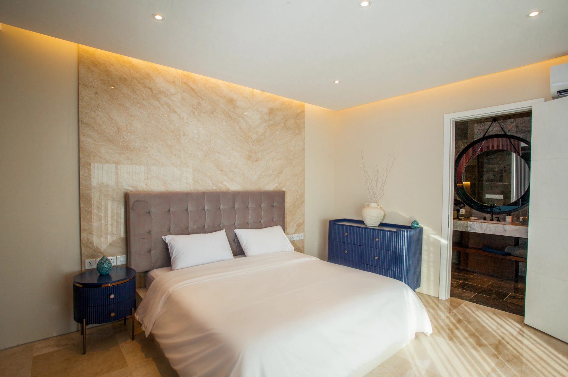 Villa Lyma - Luxury 4-Bedroom Brand New Villa with Rooftop Pool & Ricefield View — image 3