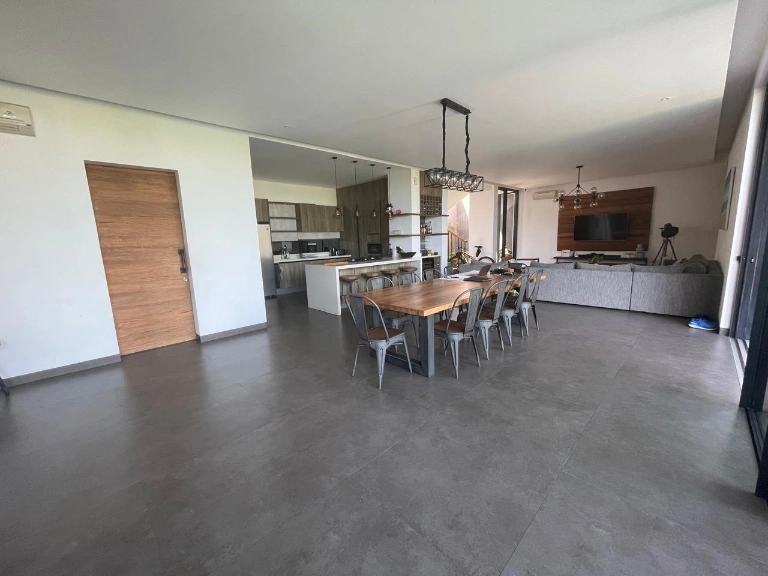 4bedroom Modern Family Layout Villa — image 3