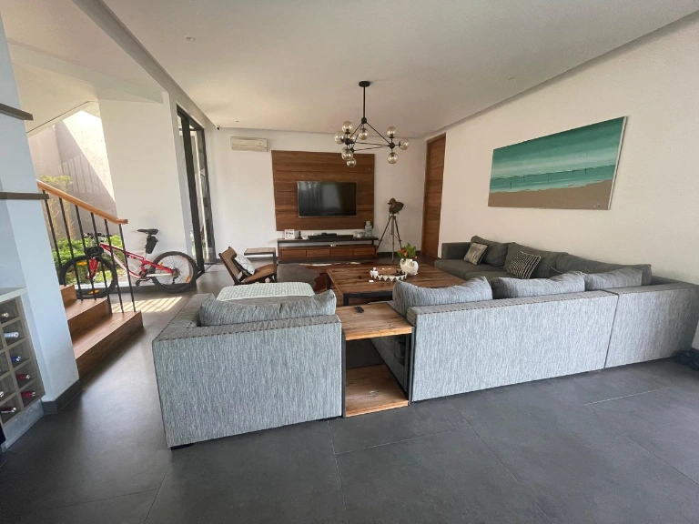 4bedroom Modern Family Layout Villa — image 4