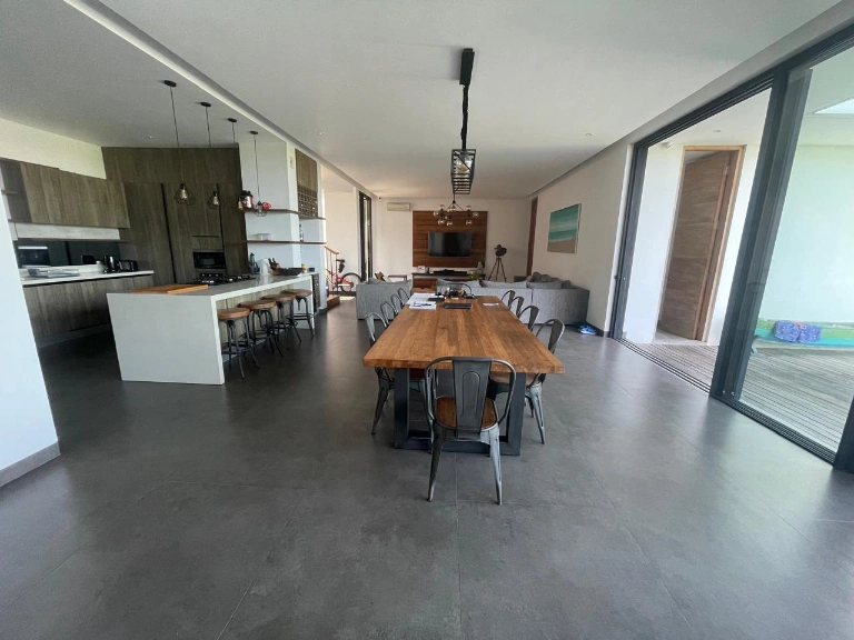 4bedroom Modern Family Layout Villa — image 2