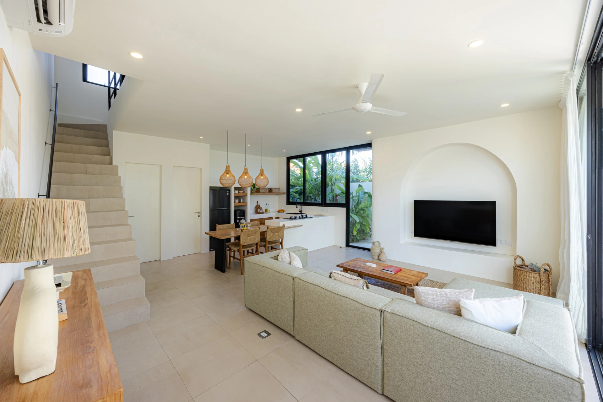 3 BR VILLA IN MUNGGU — image 1