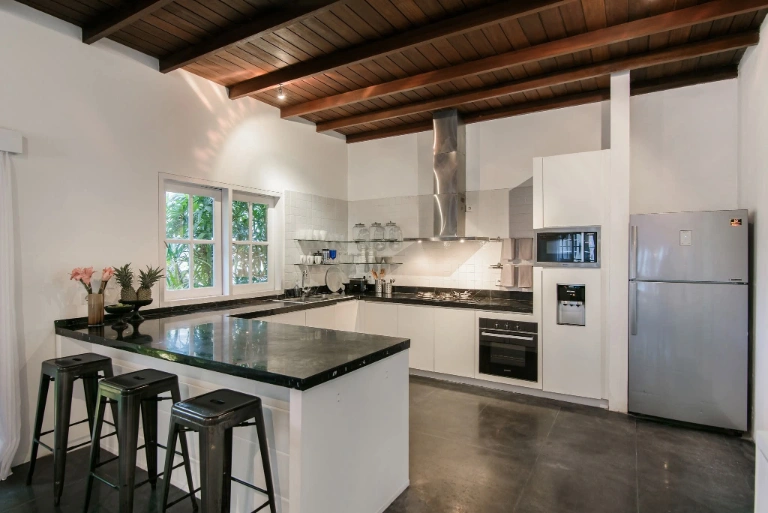 3 BEDROOM VILLA IN UMALAS IDR 50 MILL/MONTH +62 — image 4