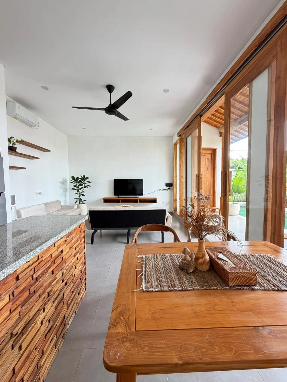 Private Villa For Rent 1 Bed In SesehBadung Bali — image 4