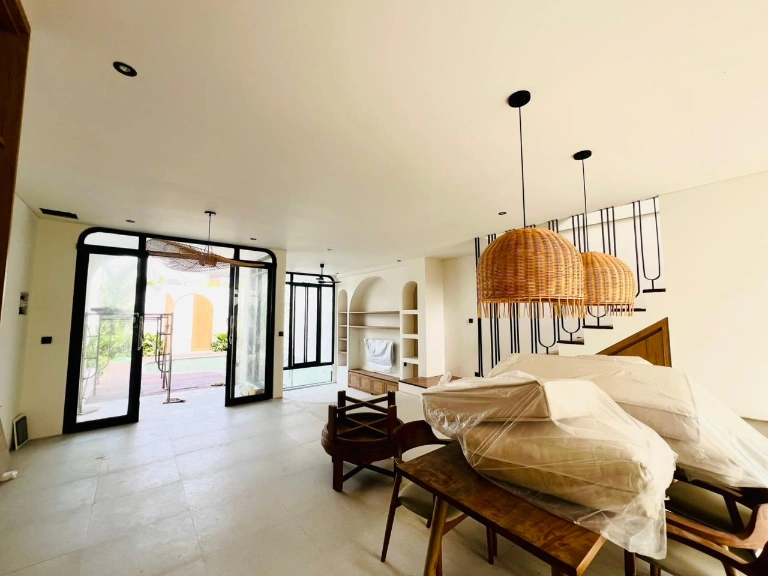 Mediterranean Villa in Prime Berawa - For Sale & Rent - YO203D — image 3