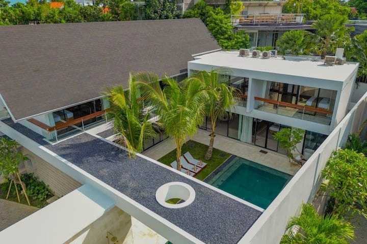 4 BEDROOMS VILLA IN PERERENAN BEACHSIDE FOR MONTHLY AND YEARLY RENT