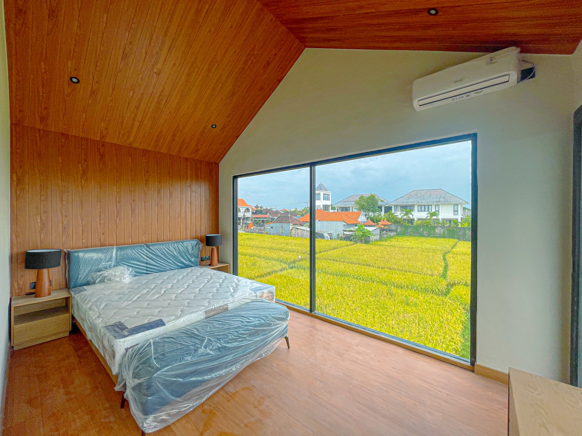 LHKY9: FOR RENT 2BR BRAND NEW VILLA - 2 MINS FROM CEMAGI BEACH