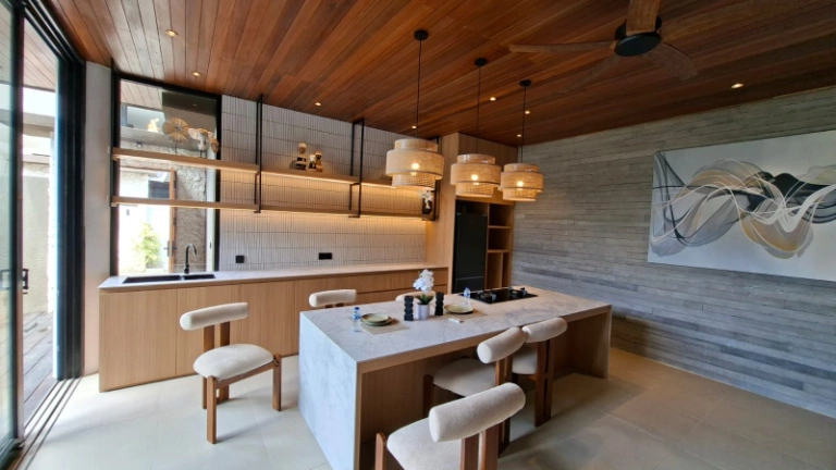 villa for sale sunset road — image 3