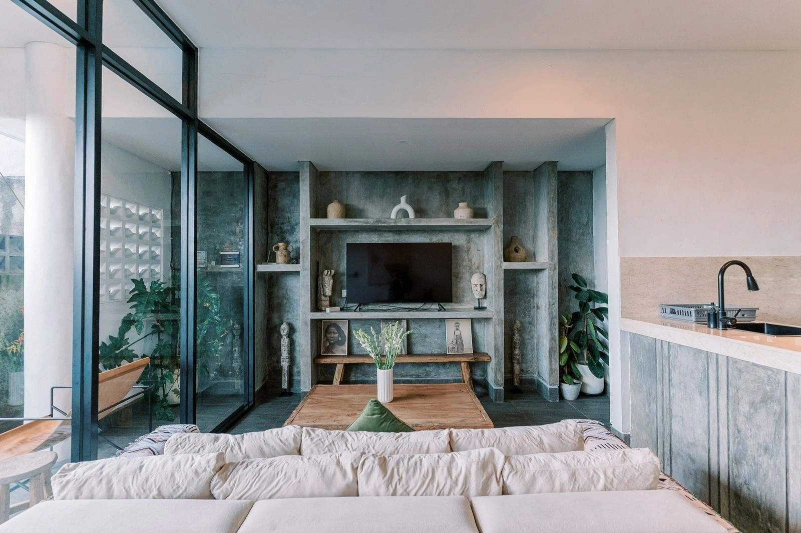 Modern Villa For Rent 2 Bed In Buwit Tabanan Bali — image 4